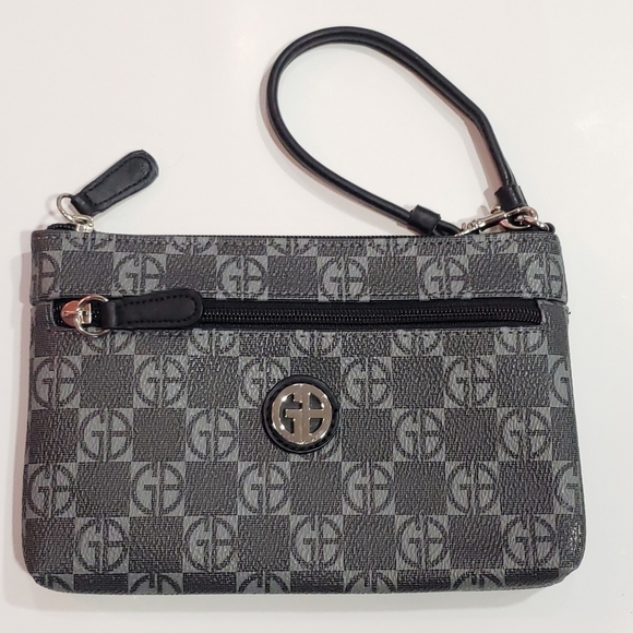 Giani Bernini Handbags - Giani Bernini Wristlet Clutch - Like New!
